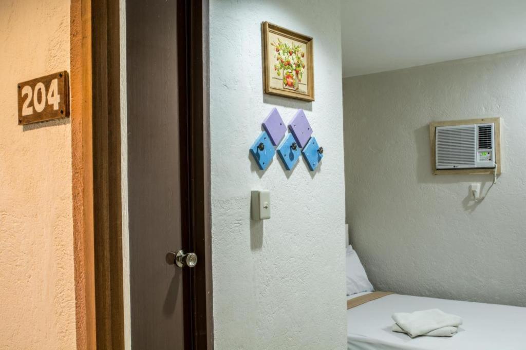 Hotel Avenija Олонгапо Екстериор снимка